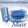 Modrý dekorační prášek. Super efekt vhodný pro celoroční zdobení. Používá se podobně jako třpytivé prášky. Lze použít pro všechny barevné UV gely a gelové laky nebo pro klasické laky.